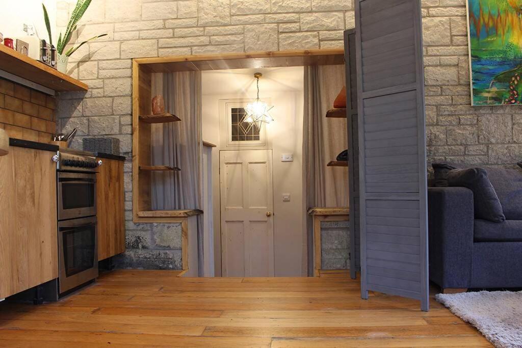 Peaceful & Central Self Contained 1 Bedroom House Глостънбъри Екстериор снимка